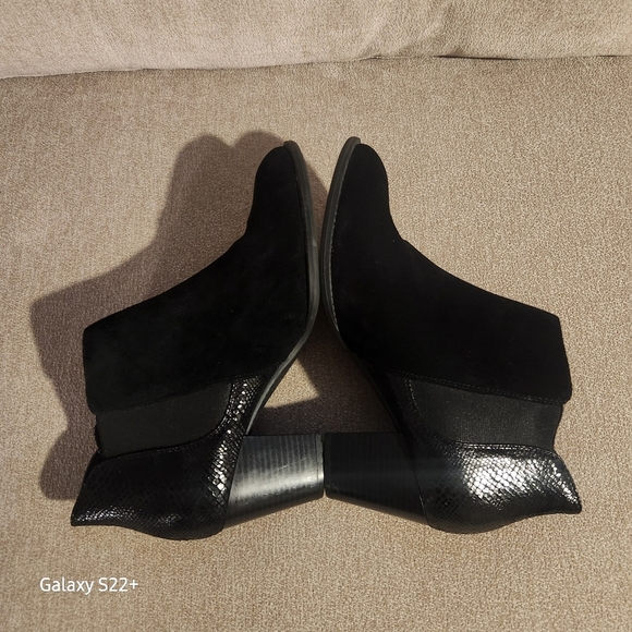 VIONIC Black Ankle Boots Zipper Size 11. Combined suede with imitation leather - Picture 7 of 9